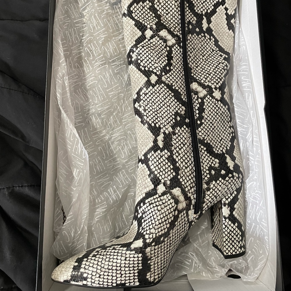 Women’s Zebra print boots - Picture 2 of 4